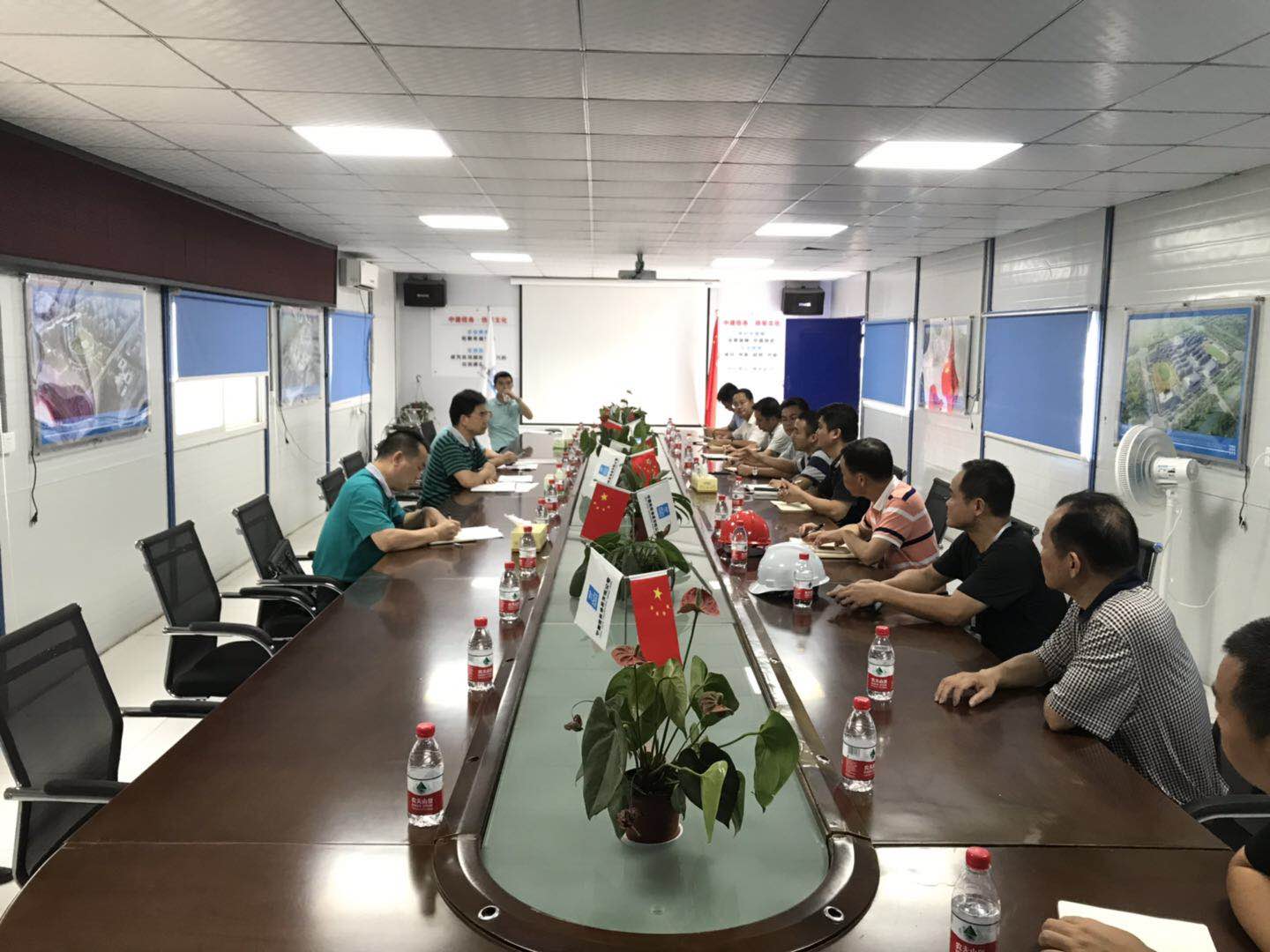 回轉(zhuǎn)變幅自動(dòng)化料倉(cāng)